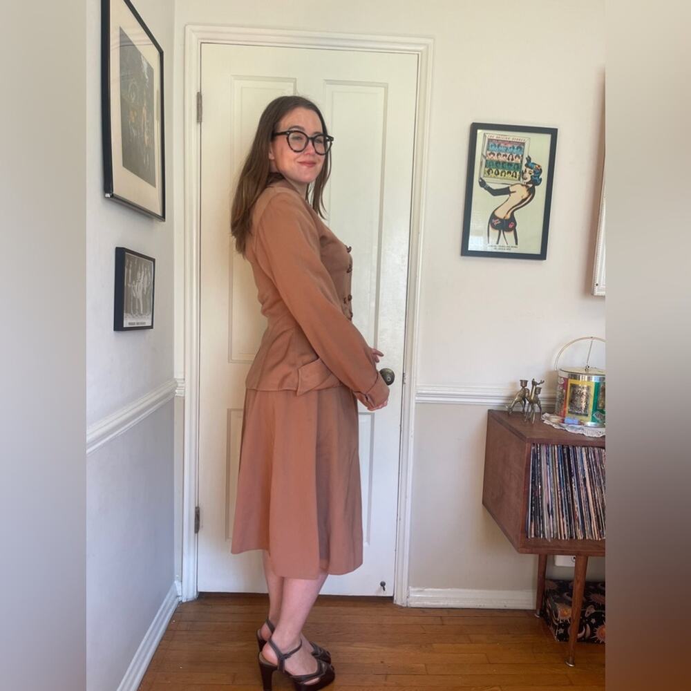 30s Vintage Brown Gabardine Skirt Suit - Picture 4 of 13